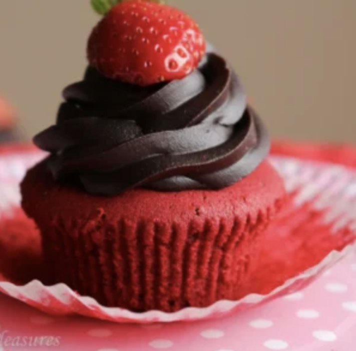 Red Velvet Cupcake (12 pieces )